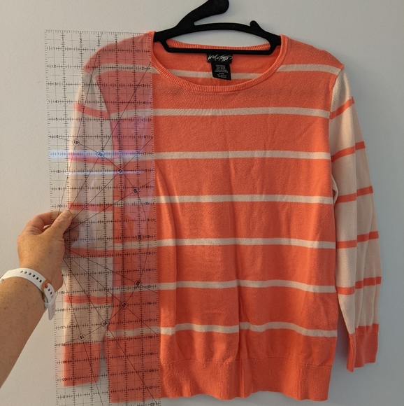 Lord &Taylor lightweight top - Picture 12 of 13